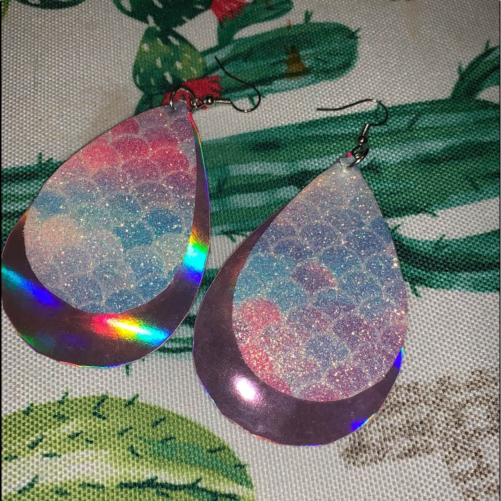 Teardrop shaped earrings